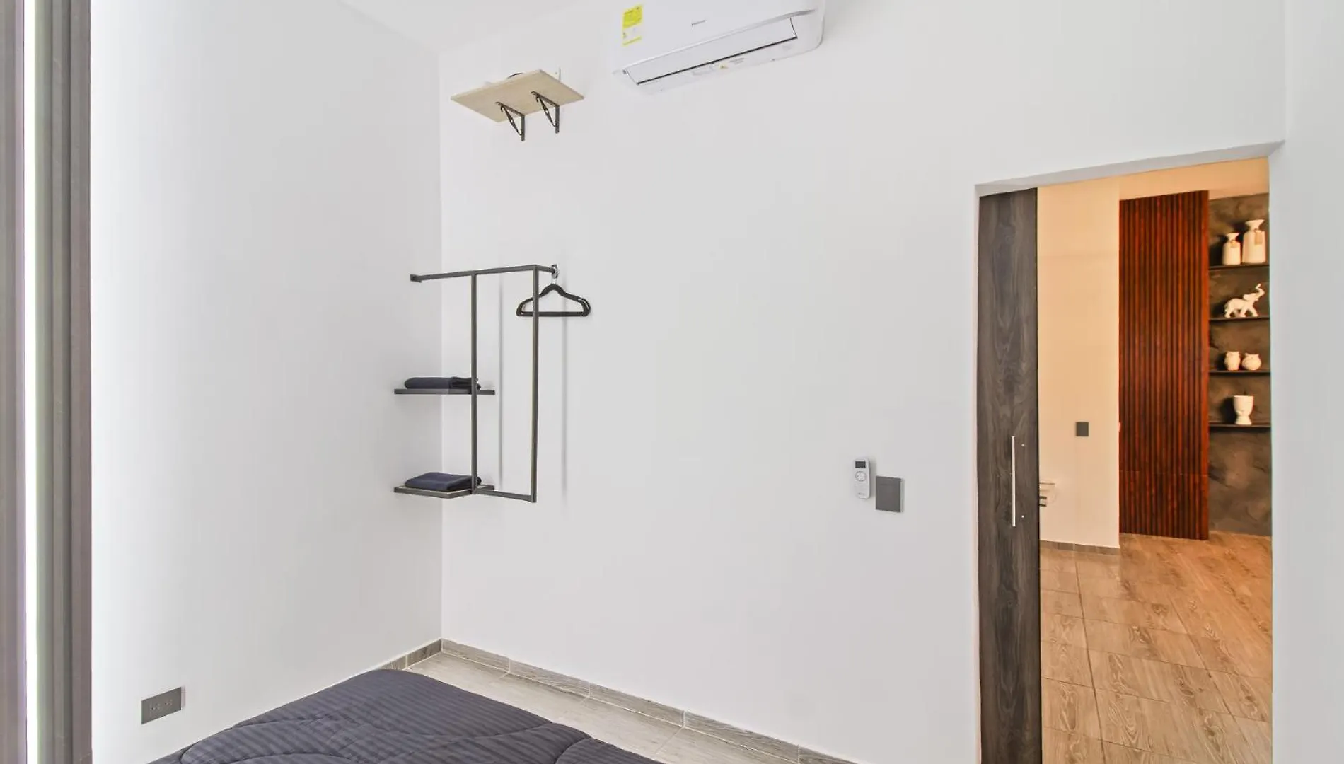 6 Bedroom With Jacuzzi 1 Block From Lleras P10 Medellin Colombia