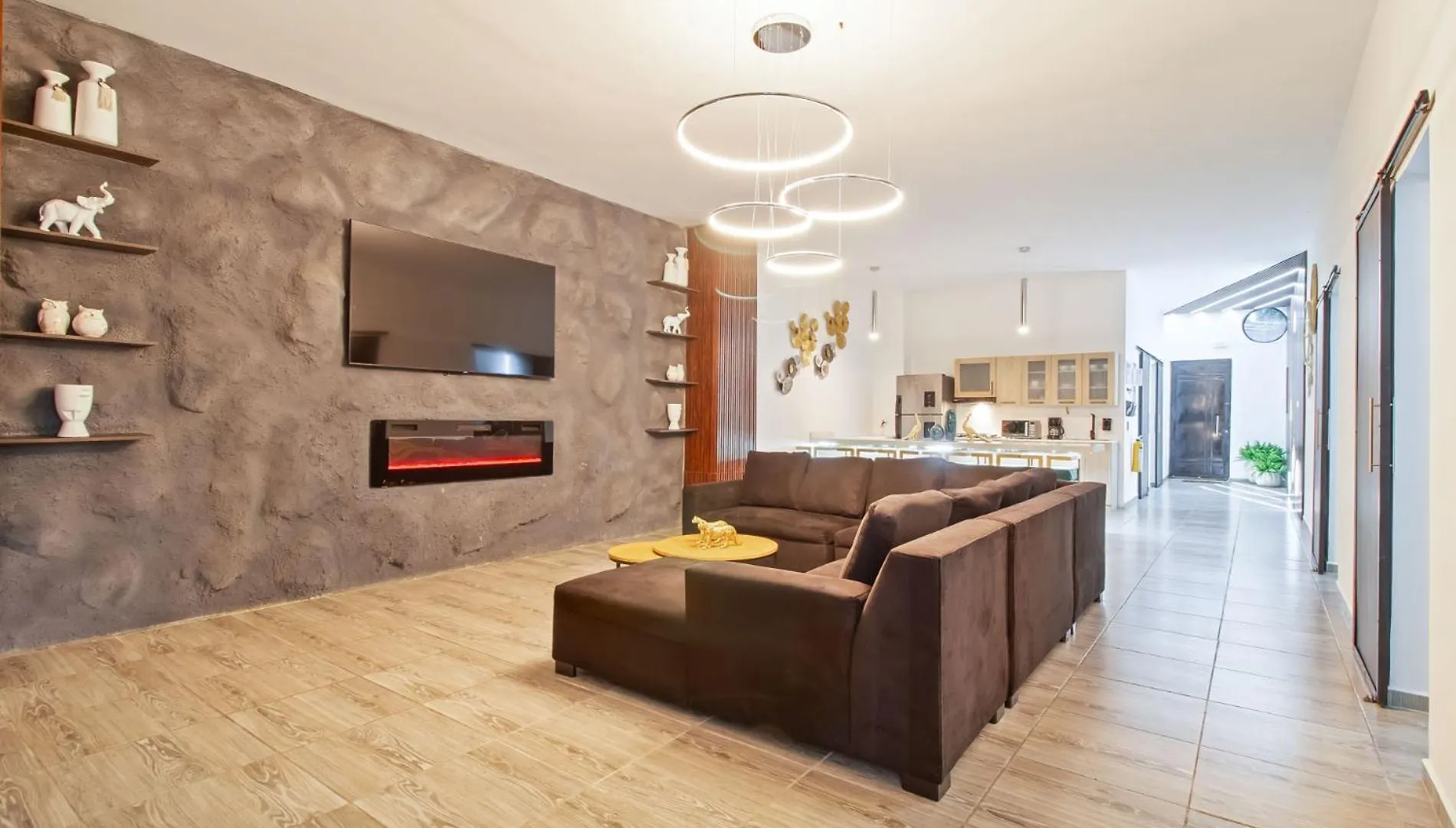 6 Bedroom With Jacuzzi 1 Block From Lleras P10 Medellin Apartment