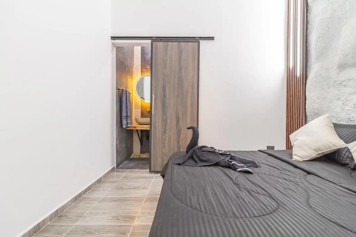 Apartment 6 Bedroom With Jacuzzi 1 Block From Lleras P10 Medellin