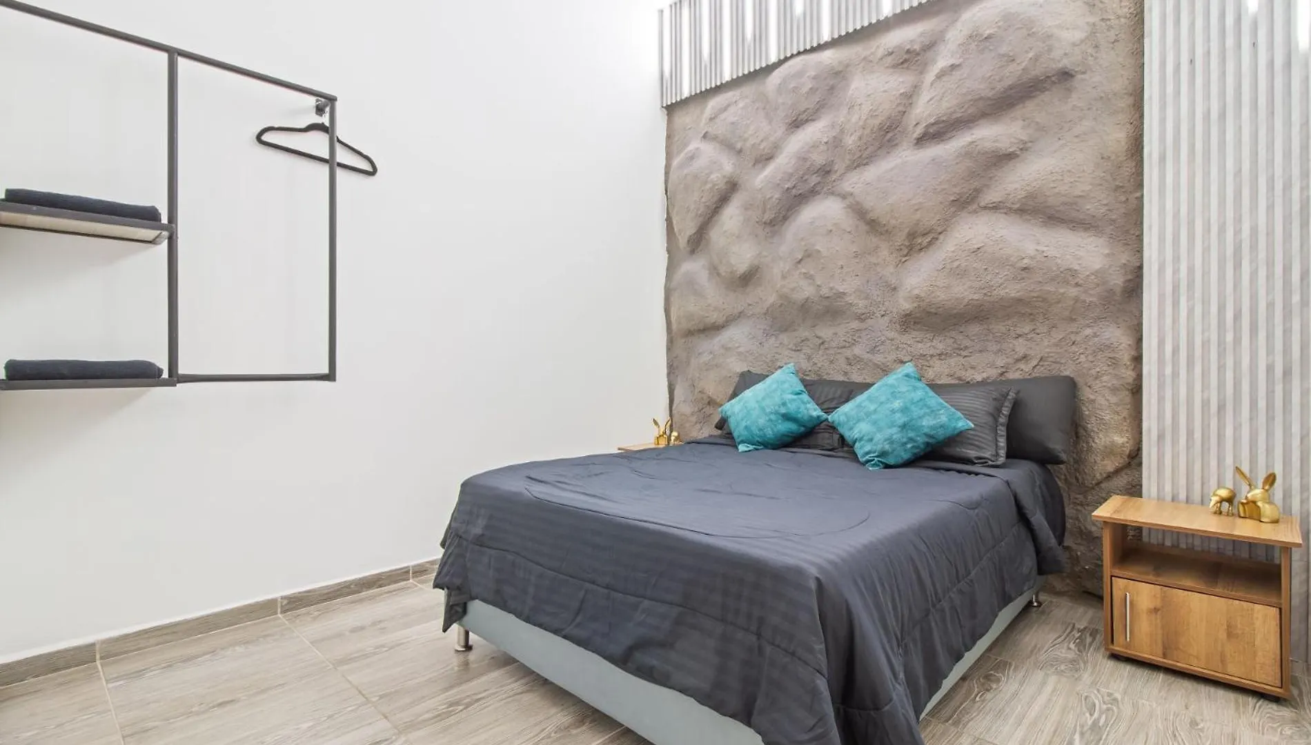 6 Bedroom With Jacuzzi 1 Block From Lleras P10 Medellín