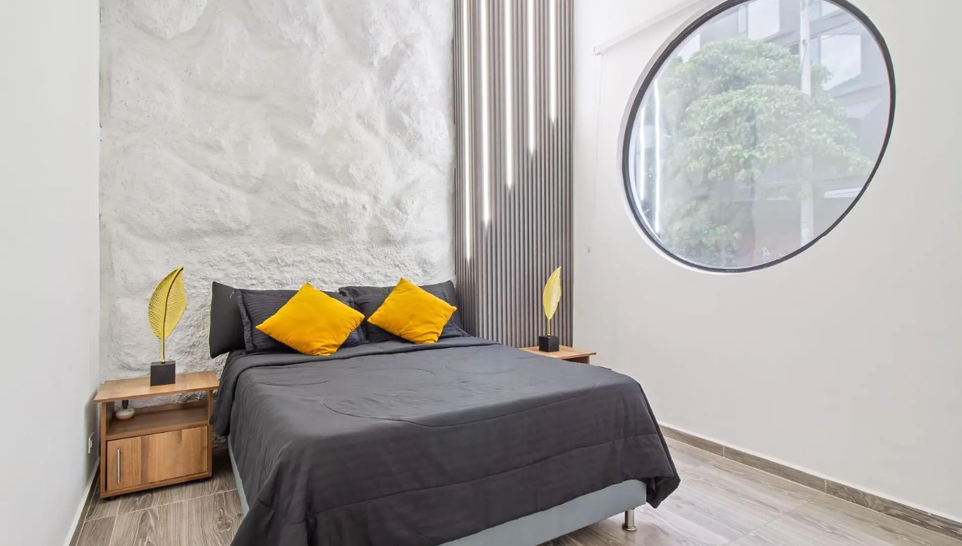 6 Bedroom With Jacuzzi 1 Block From Lleras P10 메딜린 0*,