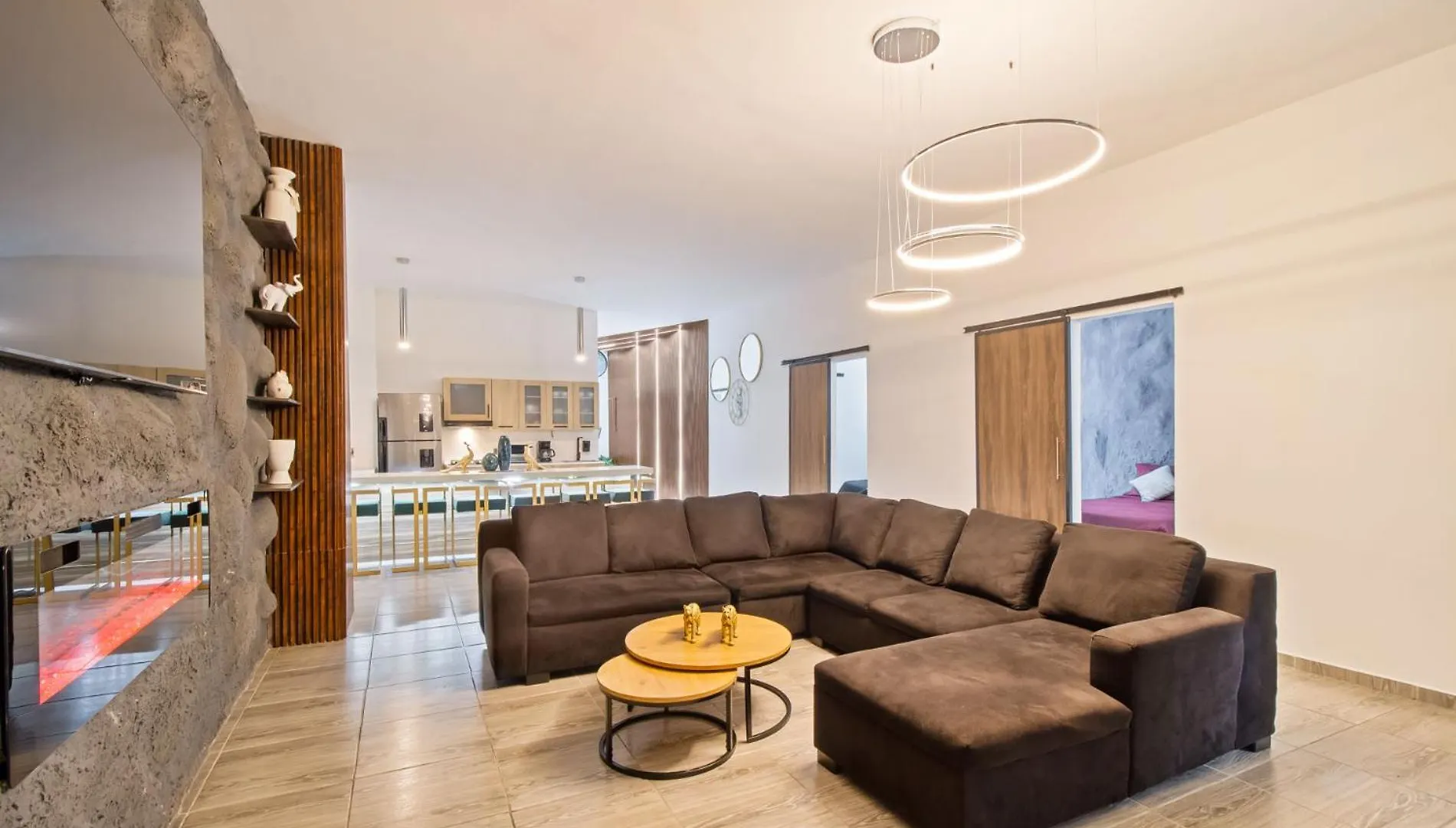 6 Bedroom With Jacuzzi 1 Block From Lleras P10 메딜린 아파트