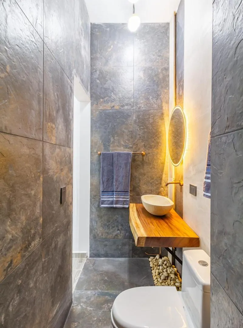6 Bedroom With Jacuzzi 1 Block From Lleras P10 메딜린