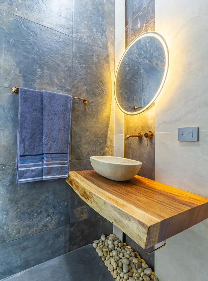 6 Bedroom With Jacuzzi 1 Block From Lleras P10 Medellín