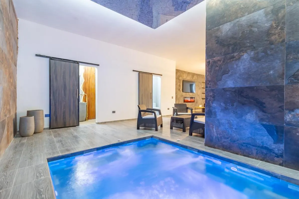 6 Bedroom With Jacuzzi 1 Block From Lleras P10 메딜린 콜롬비아