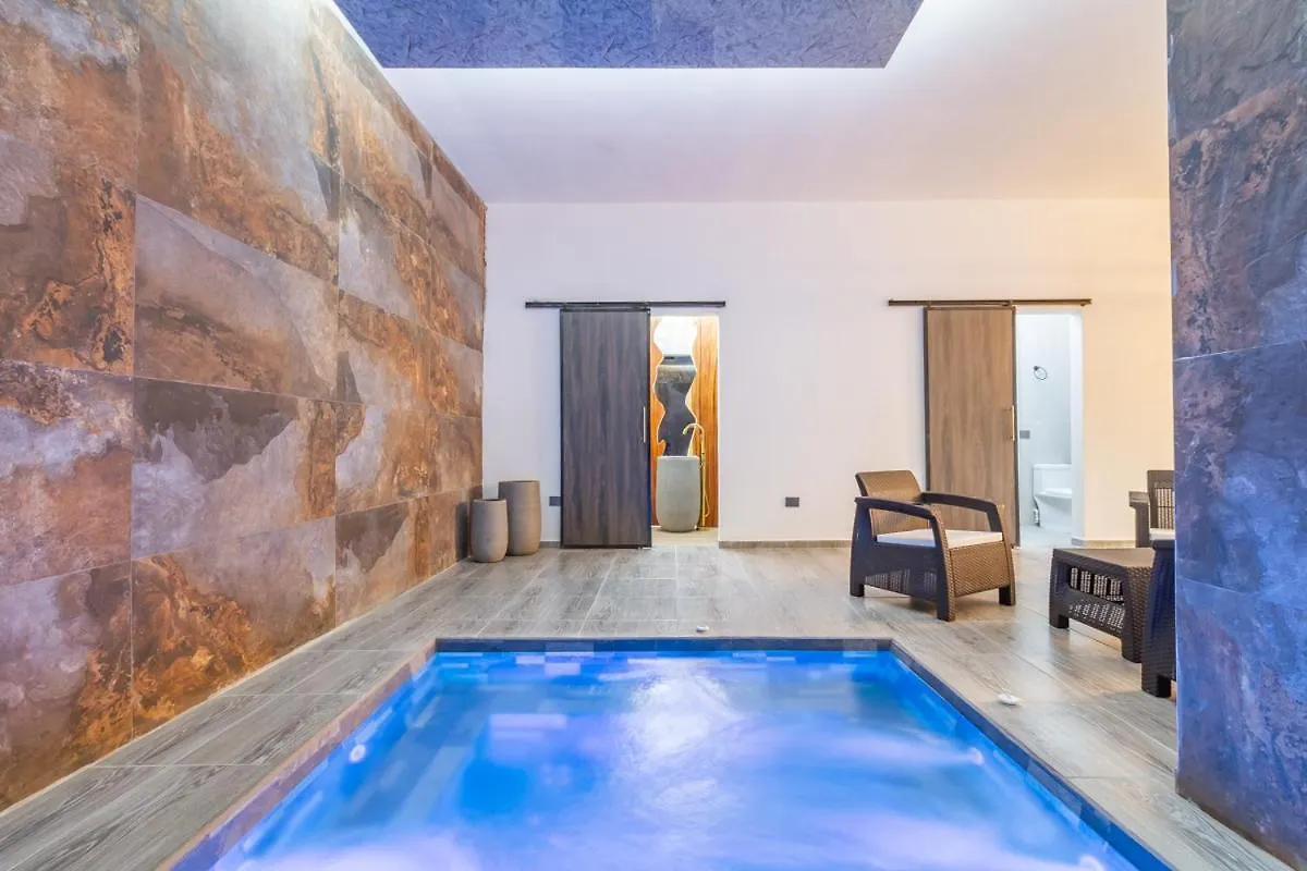 아파트 6 Bedroom With Jacuzzi 1 Block From Lleras P10 메딜린