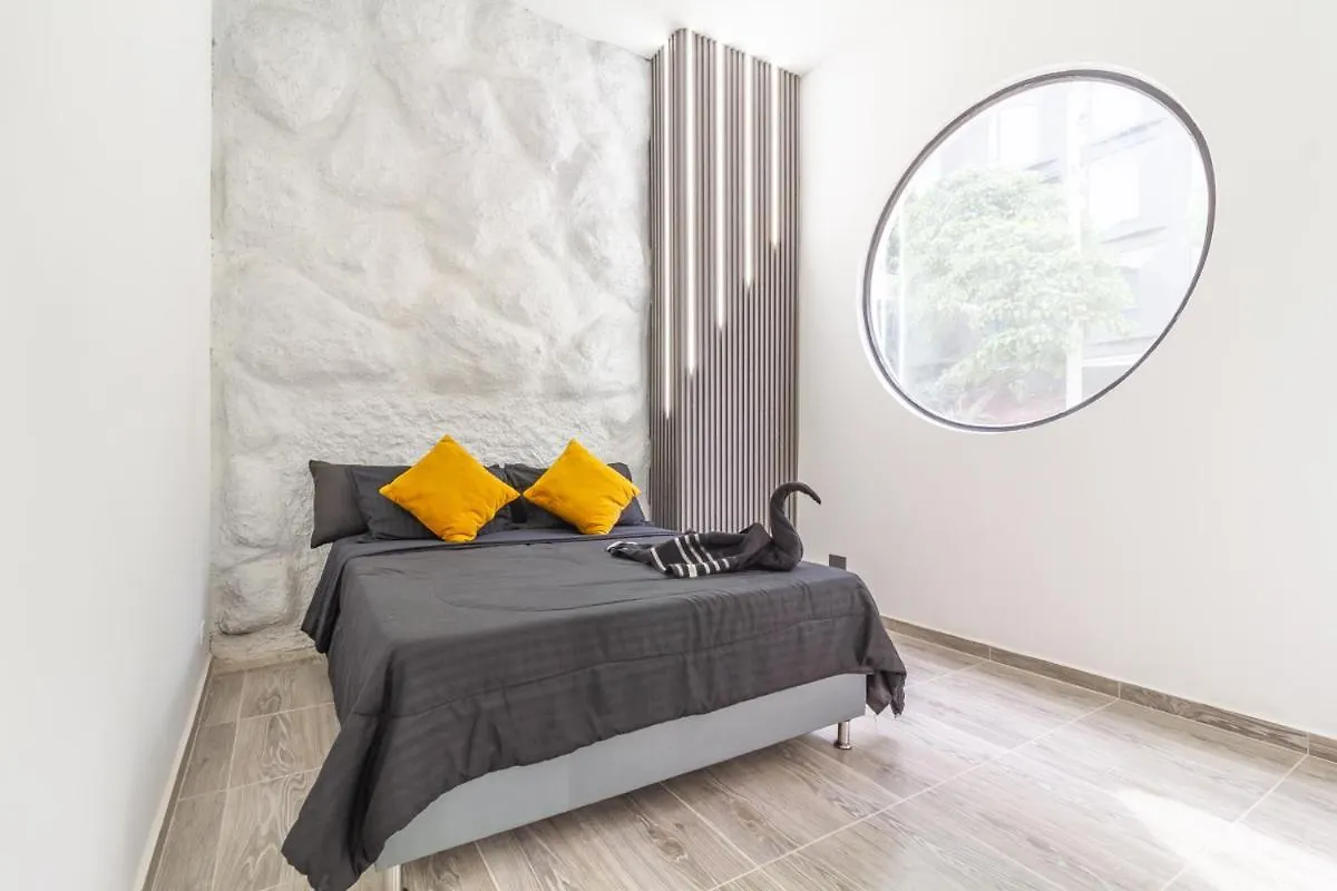 6 Bedroom With Jacuzzi 1 Block From Lleras P10 메딜린