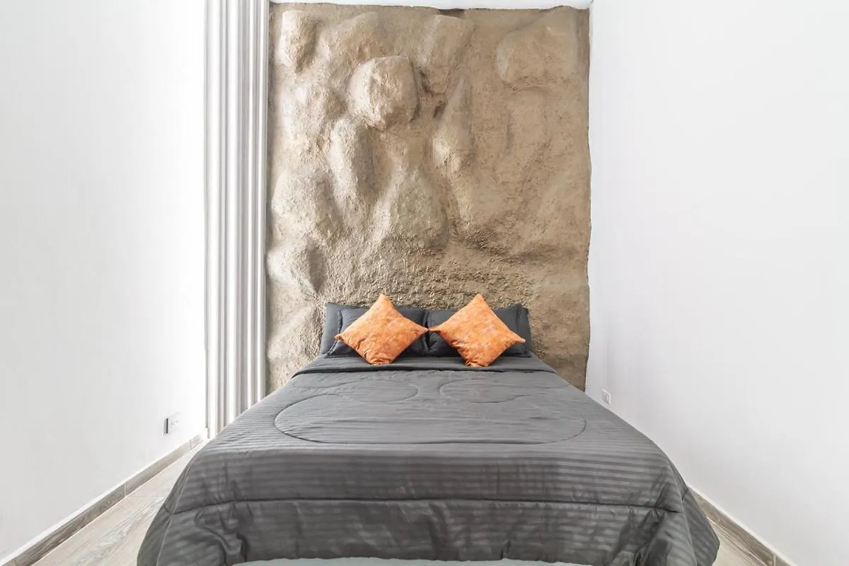 6 Bedroom With Jacuzzi 1 Block From Lleras P10 메딜린 아파트