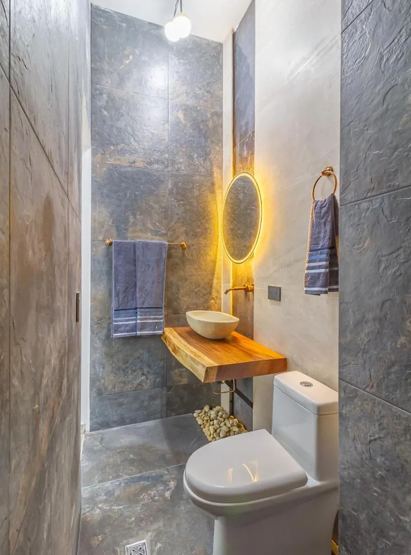6 Bedroom With Jacuzzi 1 Block From Lleras P10 메딜린
